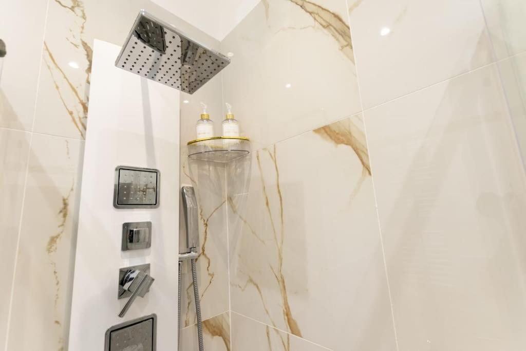 We Home - Prada Luxury Suites Milaan Buitenkant foto