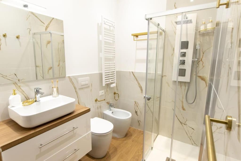 We Home - Prada Luxury Suites Milaan Buitenkant foto