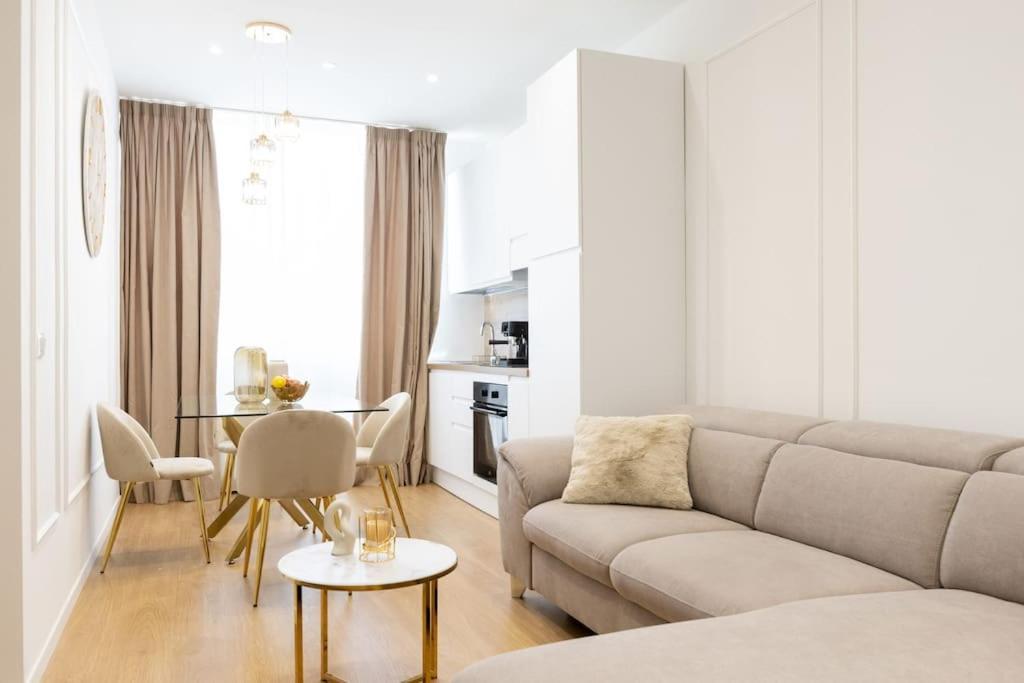 We Home - Prada Luxury Suites Milaan Buitenkant foto
